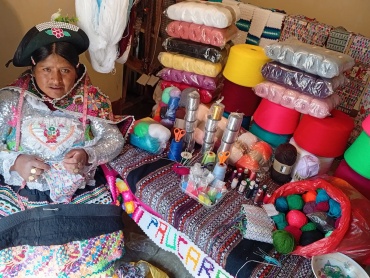 PRODUCCION Y COMERCIALIZACION DE PRENDAS ARTESANA